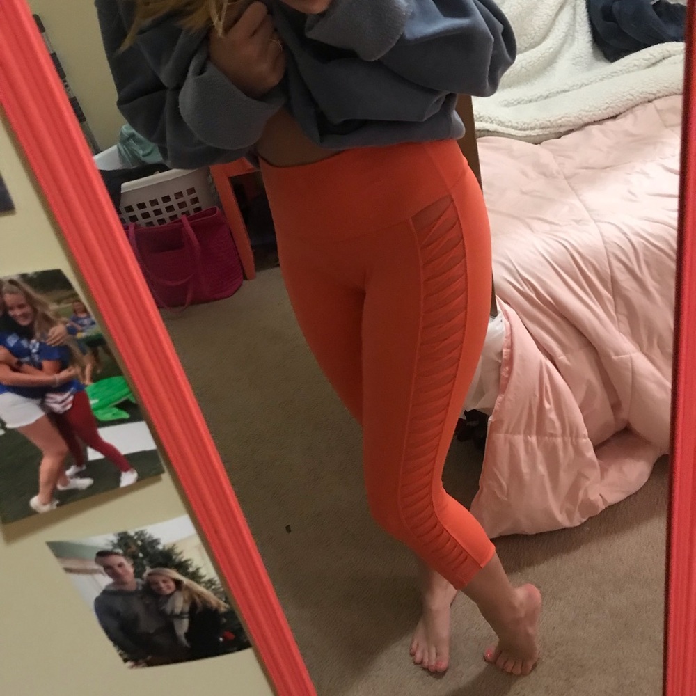 Mesh detailed crop leggings